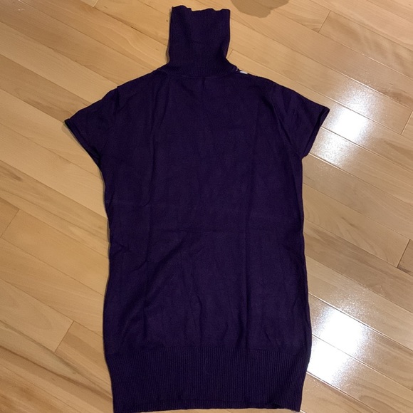 EUC Short Sleeve Turtleneck - size L - Picture 15 of 16